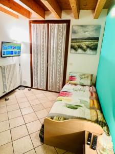 A bed or beds in a room at Central Apartment Private Parking Terrace & AC