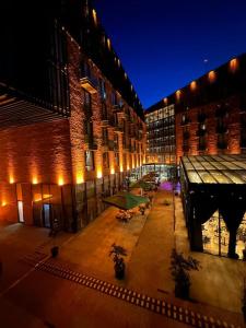 an empty courtyard in a large building at night at Kartepe Dedeman’da Rezidans in Kartepe