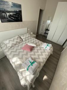A bed or beds in a room at B&B Panorama Iseo