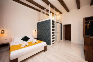 Posteľ alebo postele v izbe v ubytovaní Hive Family House