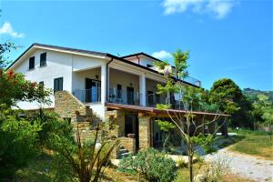 a house on the side of a hill at Casale Dionisia, Santa Maria di Castellabate, Appartamento Iris in Castellabate