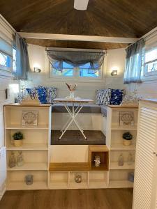 Gambar di galeri bagi Tiny House Ems im PIER9 Tiny House Hotel di Hamm +10 gambar
