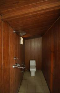 Un baño de Spandan Villas