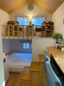 a room with a bunk bed and a desk at Tiny House Lippe im PIER9 Tiny House Hotel in Hamm