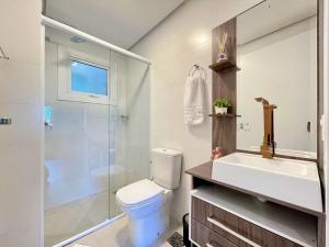 Ένα μπάνιο στο Apartamentos Delle Alpi by Achei Gramado +38 φωτογραφίες