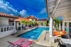 Bazén v ubytování Boutique Hotel Swiss Paradise Aruba Villas and Suites nebo v jeho okolí