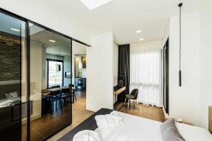 A bed or beds in a room at Acquarella Resort Suite