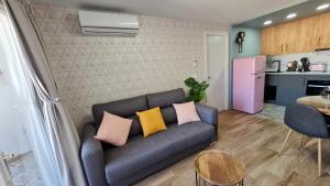 a living room with a couch and a kitchen at Mirador La Catedral in Málaga +44 photos