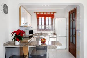 A kitchen or kitchenette at Casa Drago, Belleza y Tranquilidad