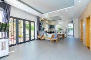 Η κουζίνα ή μικρή κουζίνα στο Minh Phước Villa