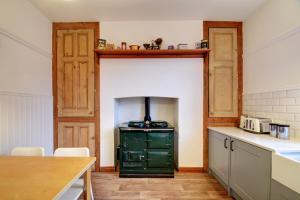 a kitchen with an old green stove in it at Spacious Victorian Townhouse near HCC with off street parking in Harrogate