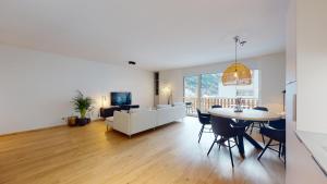 TV a/nebo společenská místnost v ubytování Sublime modern family apartment of 2 bedrooms