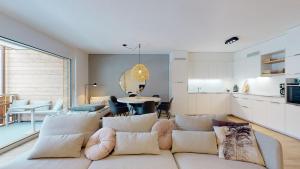 Kuchyň nebo kuchyňský kout v ubytování Sublime modern family apartment of 2 bedrooms
