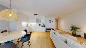 Kuchyň nebo kuchyňský kout v ubytování Sublime modern family apartment of 2 bedrooms