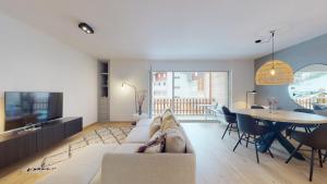 Posezení v ubytování Sublime modern family apartment of 2 bedrooms