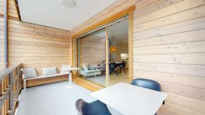 Posezení v ubytování Sublime modern family apartment of 2 bedrooms