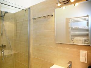 A bathroom at Flatprovider Comfort Eduard Apartment - contactless check in