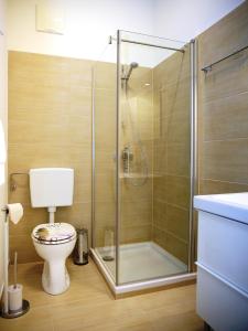 A bathroom at Flatprovider Comfort Eduard Apartment - contactless check in