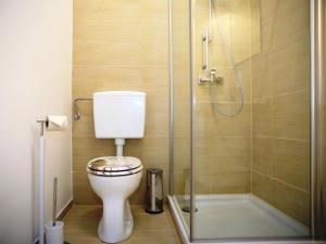 A bathroom at Flatprovider Comfort Eduard Apartment - contactless check in