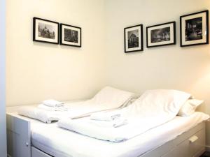 A bed or beds in a room at Flatprovider Comfort Eduard Apartment - contactless check in