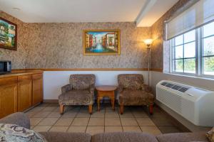 Posezení v ubytování Days Inn by Wyndham Mountain Home