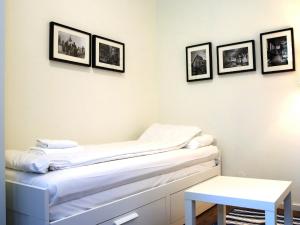 A bed or beds in a room at Flatprovider Comfort Eduard Apartment - contactless check in