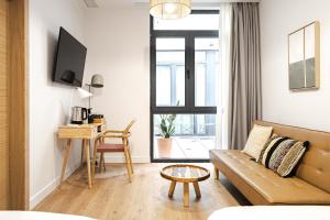 Telewizja i/lub zestaw kina domowego w obiekcie Vallecas Suites by Olala Homes