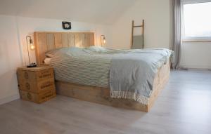 Ένα ή περισσότερα κρεβάτια σε δωμάτιο στο B&B Hieris't