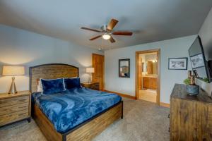 a bedroom with a bed and a ceiling fan at Heaven by the Lake in Truckee