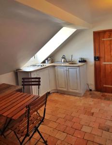 Η κουζίνα ή μικρή κουζίνα στο Bel appartement à la Chetardière