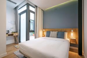 Łóżko lub łóżka w pokoju w obiekcie Vallecas Suites by Olala Homes