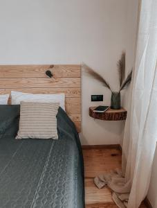 Postel nebo postele na pokoji v ubytování Гірські будиночки