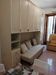 a small living room with a couch and cabinets at casa vacanza con balcone in Laterza