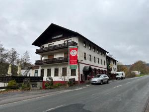 a white building on the side of a road at Günstige Zimmer im Spessart in Mespelbrunn