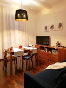 Μια τηλεόραση ή/και κέντρο ψυχαγωγίας στο OBERDAN HOUSE