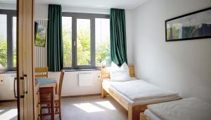 Postel nebo postele na pokoji v ubytování Hotel Garni Fischerfleck in Ismaning near Munich