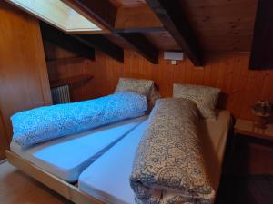 Postel nebo postele na pokoji v ubytování Haus Opal,Dachwohnung Nr.30