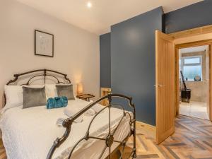 a bedroom with a bed and a door to a bathroom at Kings Retreat in Oakham
