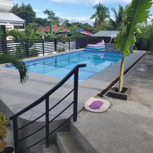 A piscina localizada em Palm View Moalboal ou nos arredores