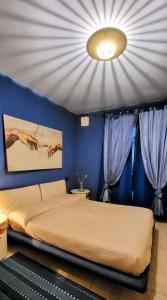 A bed or beds in a room at Villa Iris -Pet friendly stay - garden - private parking- Bike friendly holiday house