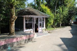 a small building on the side of a road at Green Reed Resort By Meenakshi, Kaziranga in Hatikhuli