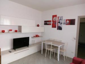 Televisyen dan/atau pusat hiburan di Aquarius Rome Apartments