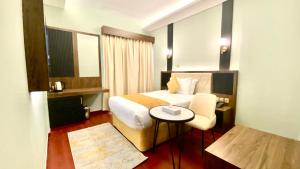 מיטה או מיטות בחדר ב-Concorde Inn Hotel