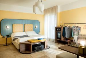Posteľ alebo postele v izbe v ubytovaní Hotel Jolly Roger