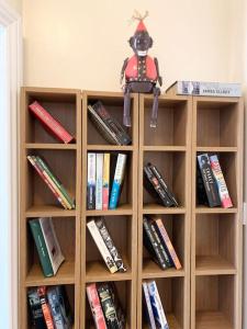 a book shelf filled with lots of books at Artist Hideaway Main Street Haworth in Haworth