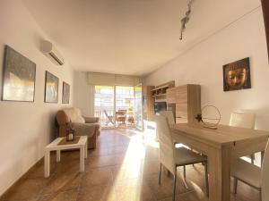 Posedenie v ubytovaní R133 Apartamento de la Riba