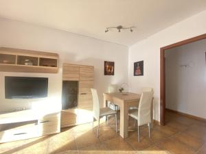 Televízia a/alebo spoločenská miestnosť v ubytovaní R133 Apartamento de la Riba