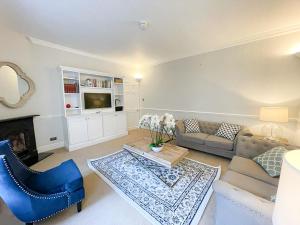 a living room with a couch and a table at Sophisticated 3BR with Garden, quiet New Town Lane in Edinburgh