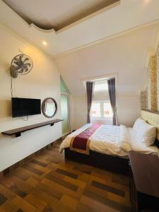 Postel nebo postele na pokoji v ubytování Bình Dương Đà Lạt Hotel