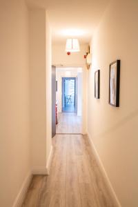 صورة لـ 4 Bed, 3 Bath Apartment in City Centre في بورتسماوث +10 صور